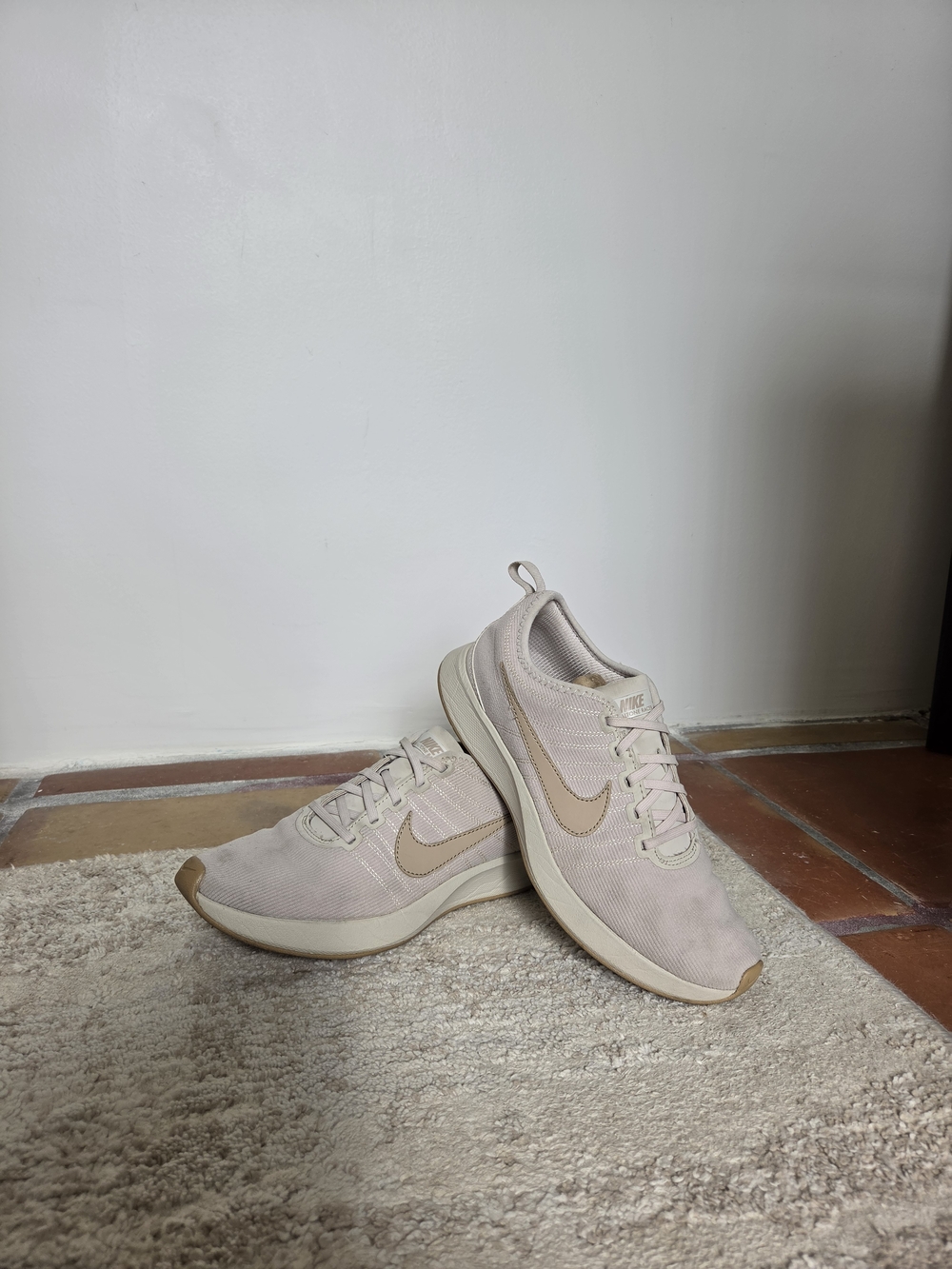 Nike Womens Dualtone Racer Desert Sand Beige Sneakers Size 7
